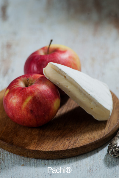 Apple & Brie Snack w walnuts