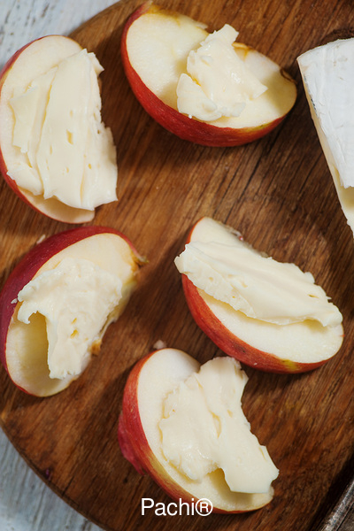 Apple & Brie Snack w walnuts