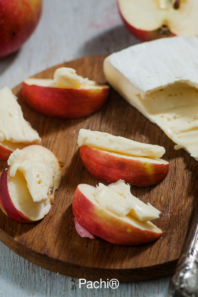 Apple & Brie Snack w walnuts